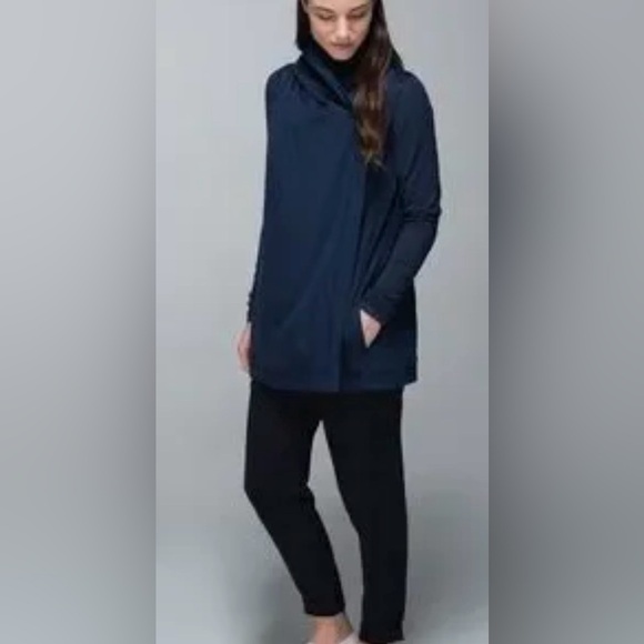 Lululemon Coast Wrap - Picture 1 of 7